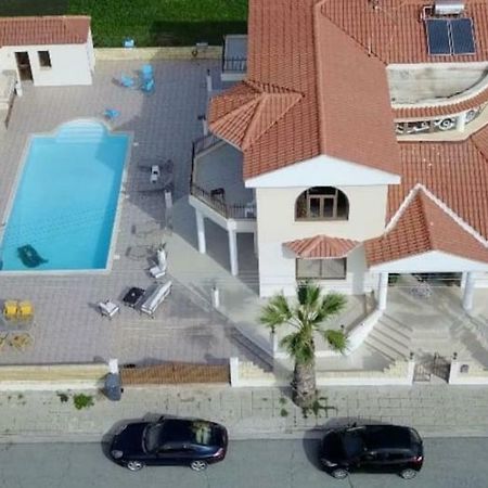 Larnaca Mansion Ideal For 3 Families Or More Екстер'єр фото