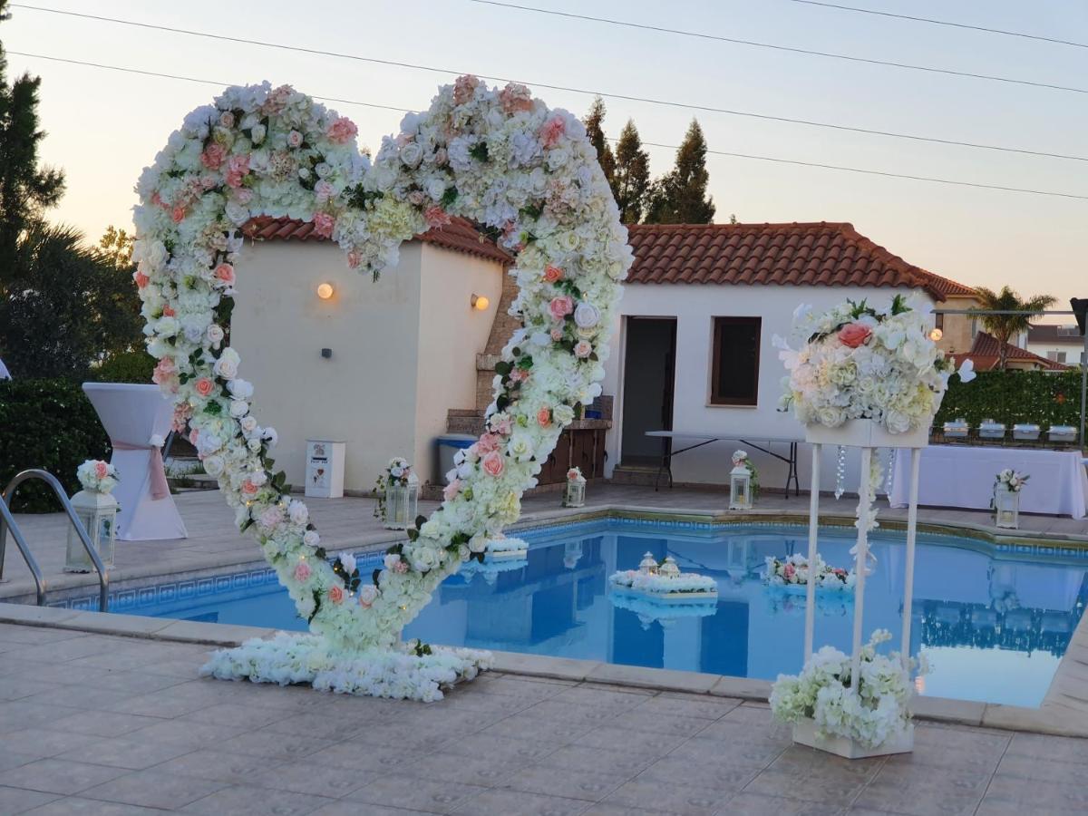 Larnaca Mansion Ideal For 3 Families Or More Екстер'єр фото