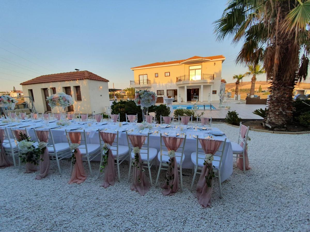 Larnaca Mansion Ideal For 3 Families Or More Екстер'єр фото