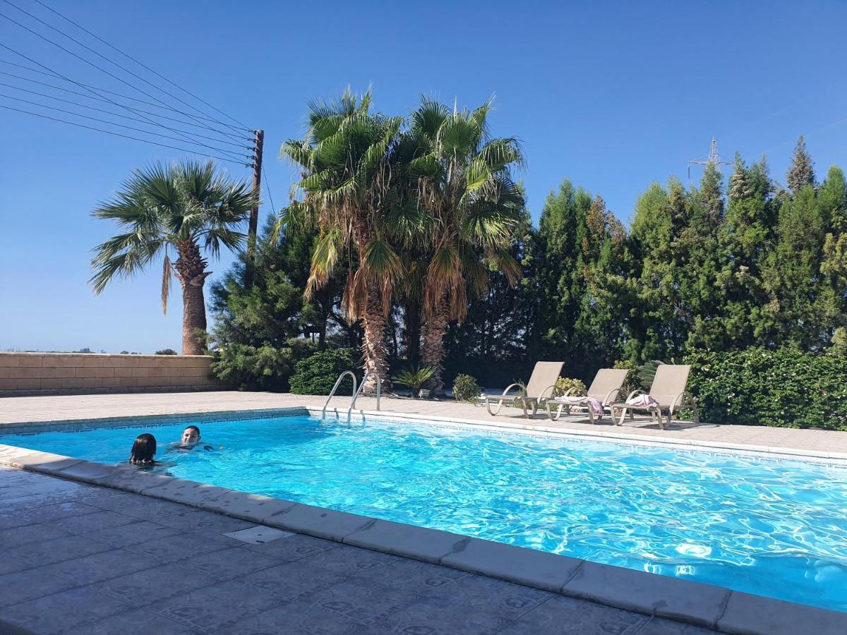 Larnaca Mansion Ideal For 3 Families Or More Екстер'єр фото