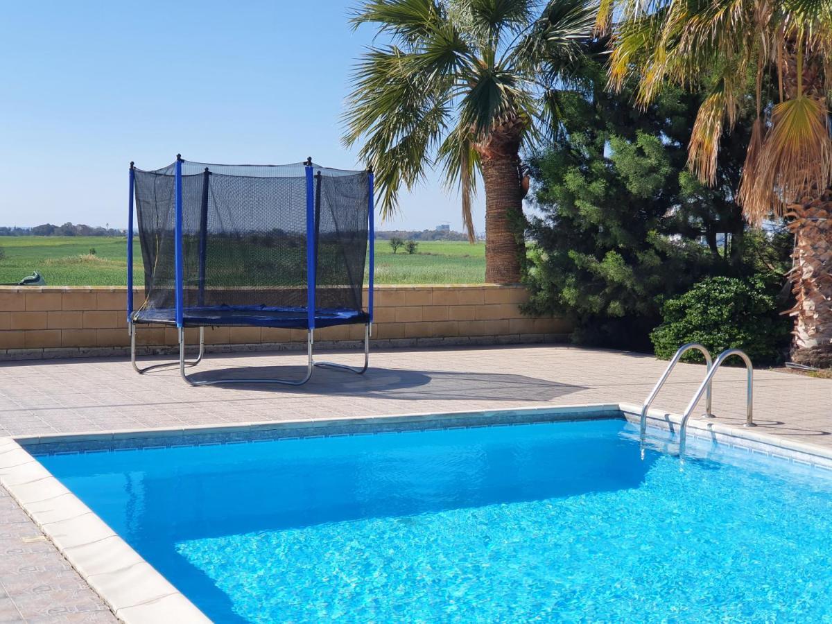 Larnaca Mansion Ideal For 3 Families Or More Екстер'єр фото
