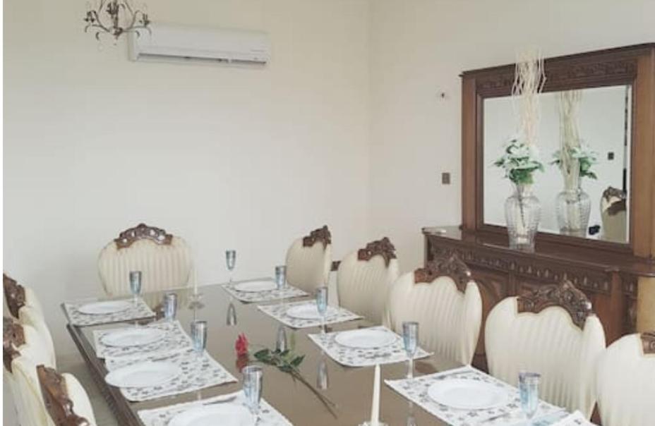 Larnaca Mansion Ideal For 3 Families Or More Екстер'єр фото