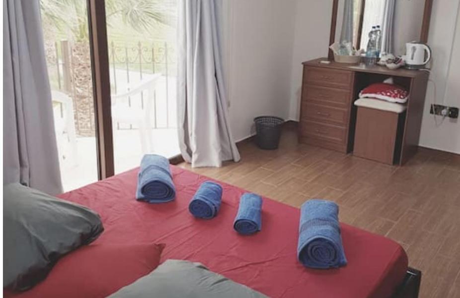 Larnaca Mansion Ideal For 3 Families Or More Екстер'єр фото