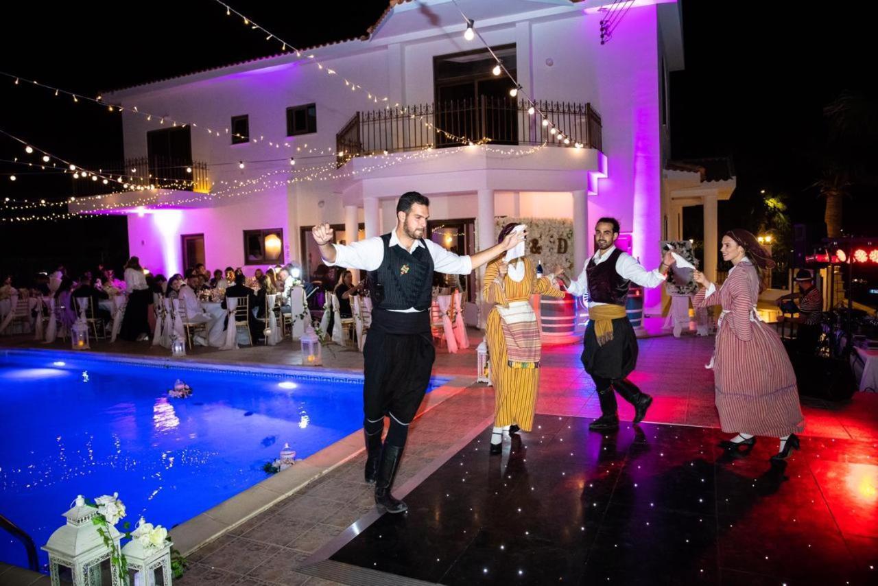 Larnaca Mansion Ideal For 3 Families Or More Екстер'єр фото