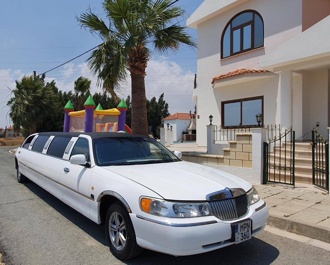 Larnaca Mansion Ideal For 3 Families Or More Екстер'єр фото