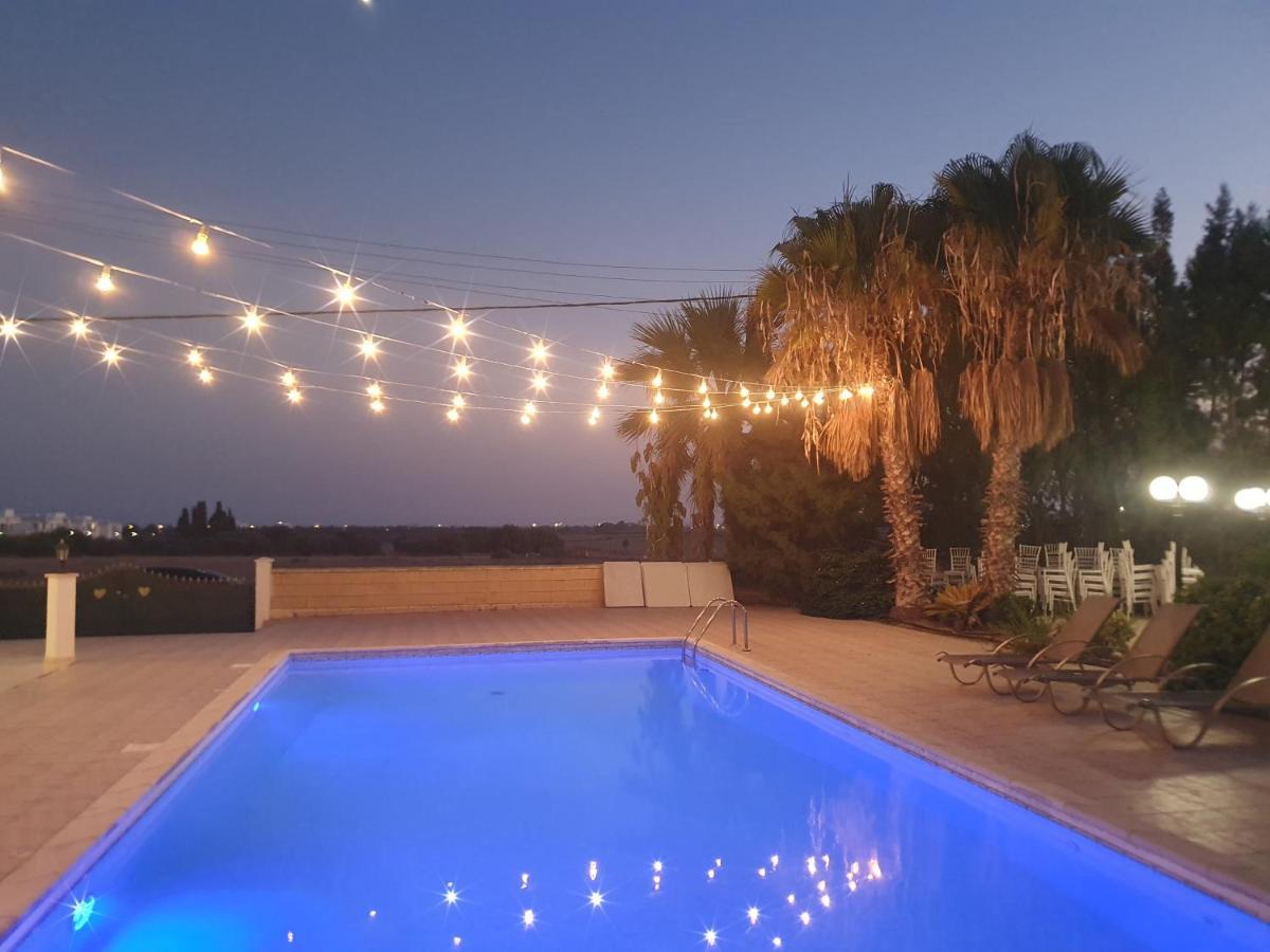 Larnaca Mansion Ideal For 3 Families Or More Екстер'єр фото