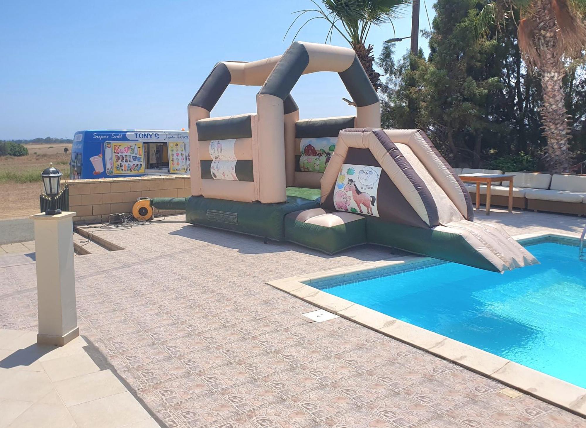 Larnaca Mansion Ideal For 3 Families Or More Номер фото