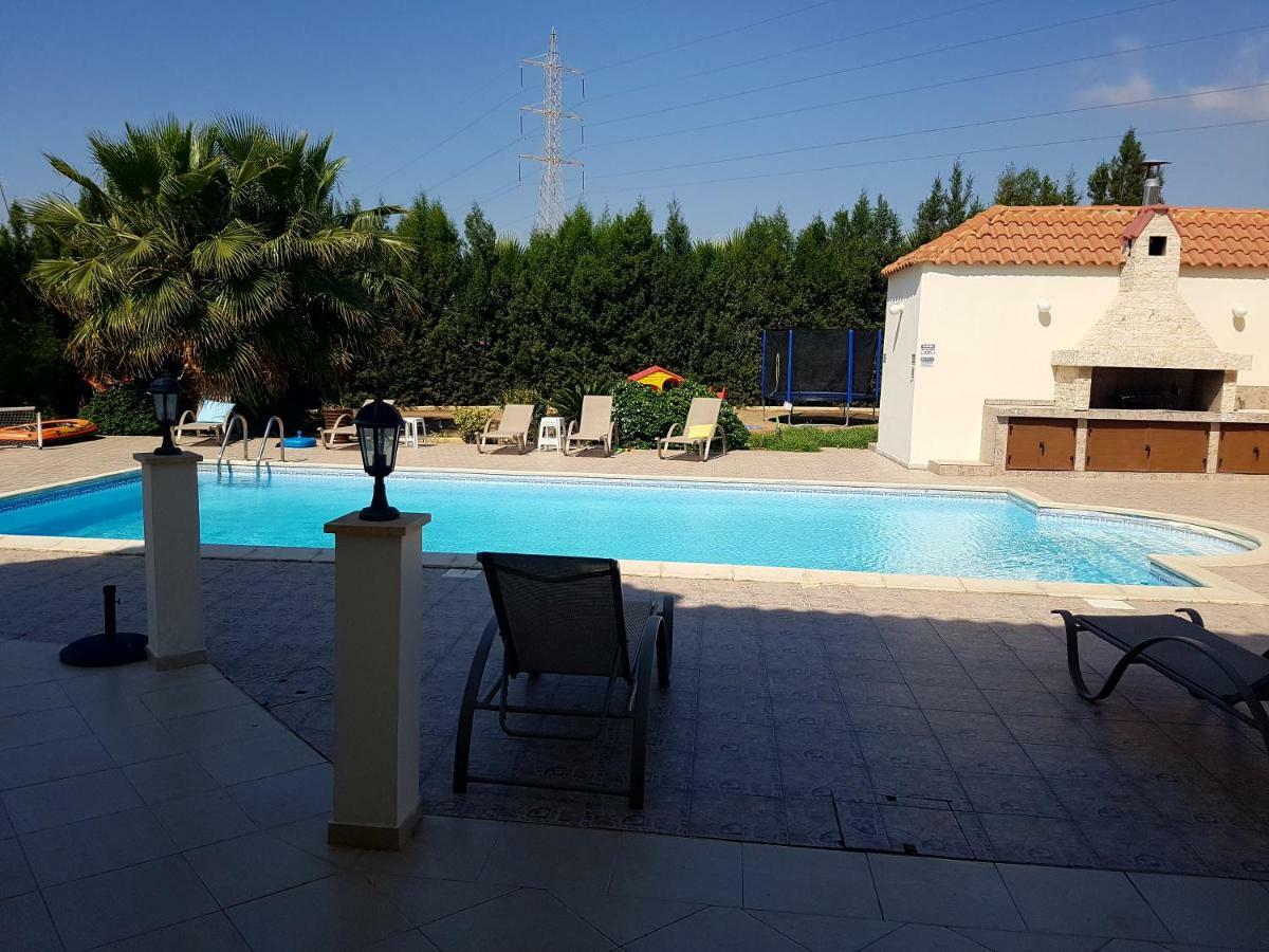 Larnaca Mansion Ideal For 3 Families Or More Екстер'єр фото