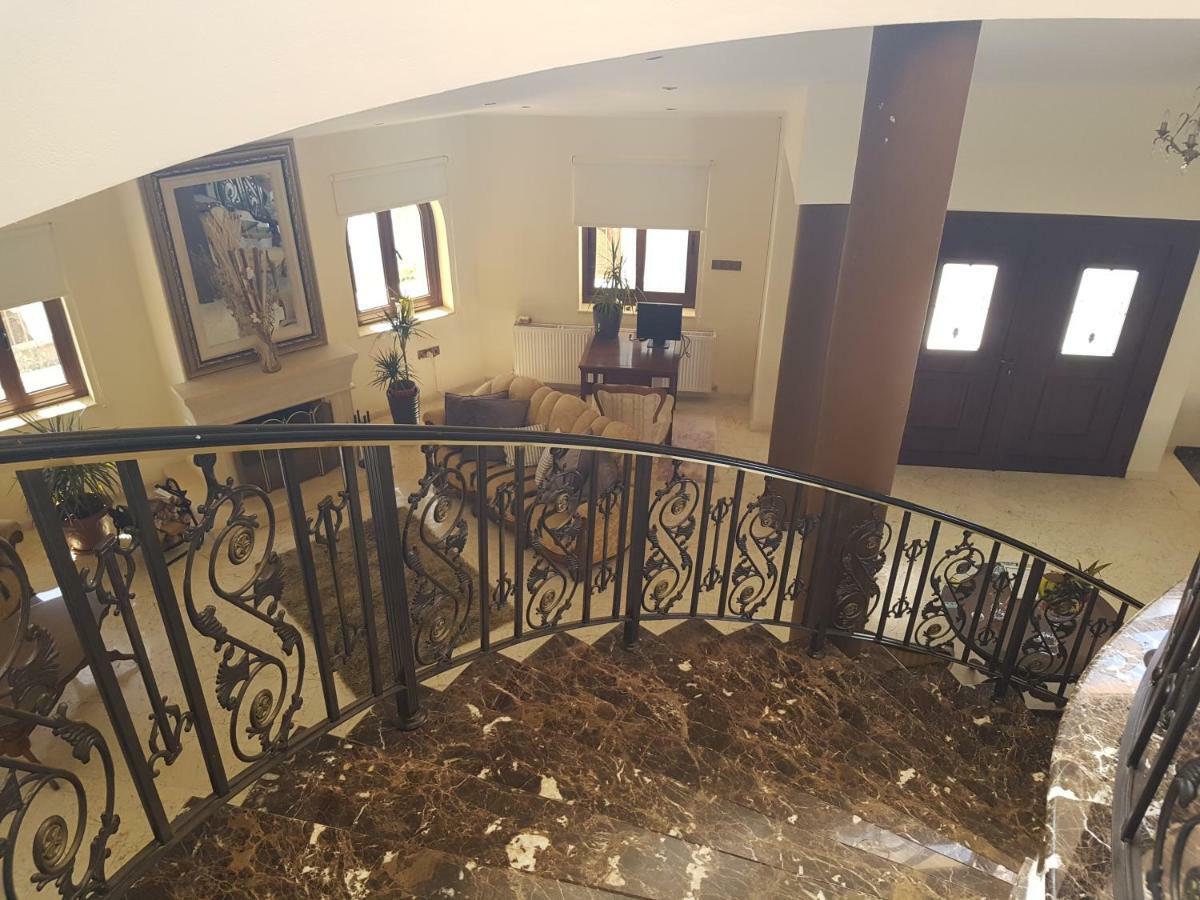 Larnaca Mansion Ideal For 3 Families Or More Екстер'єр фото