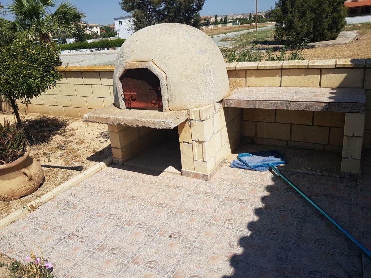 Larnaca Mansion Ideal For 3 Families Or More Екстер'єр фото