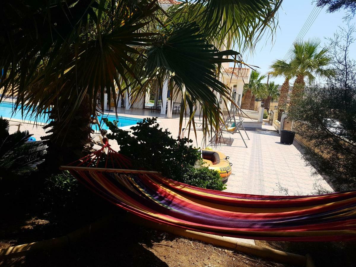 Larnaca Mansion Ideal For 3 Families Or More Екстер'єр фото