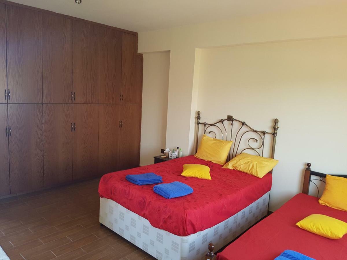 Larnaca Mansion Ideal For 3 Families Or More Екстер'єр фото