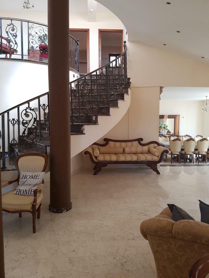 Larnaca Mansion Ideal For 3 Families Or More Екстер'єр фото