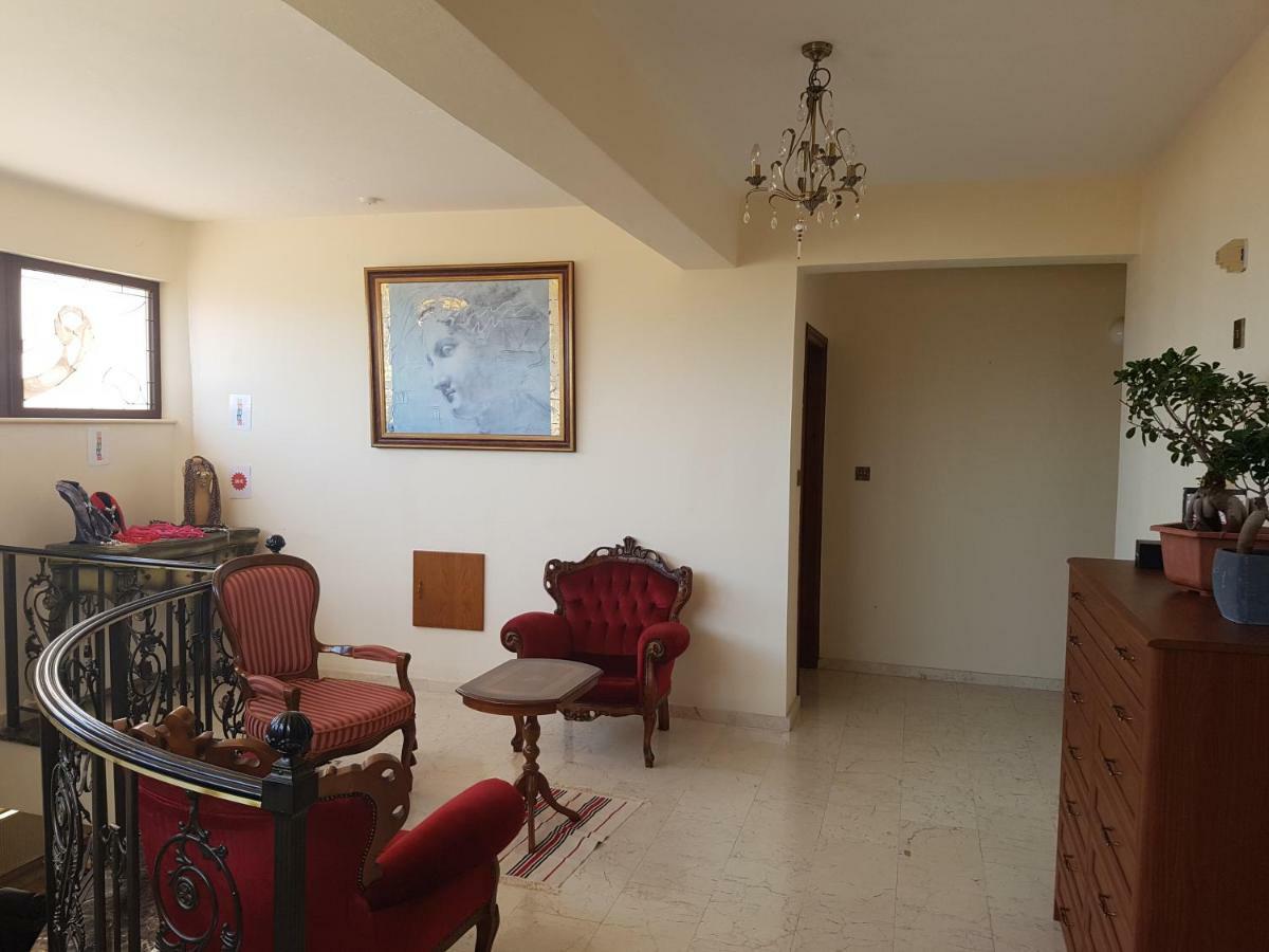 Larnaca Mansion Ideal For 3 Families Or More Екстер'єр фото