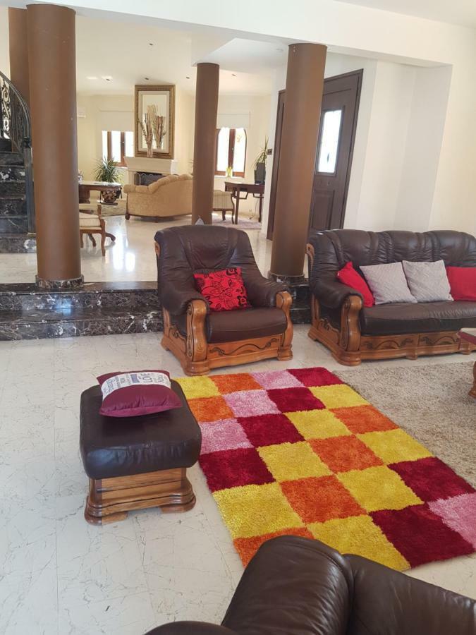 Larnaca Mansion Ideal For 3 Families Or More Екстер'єр фото