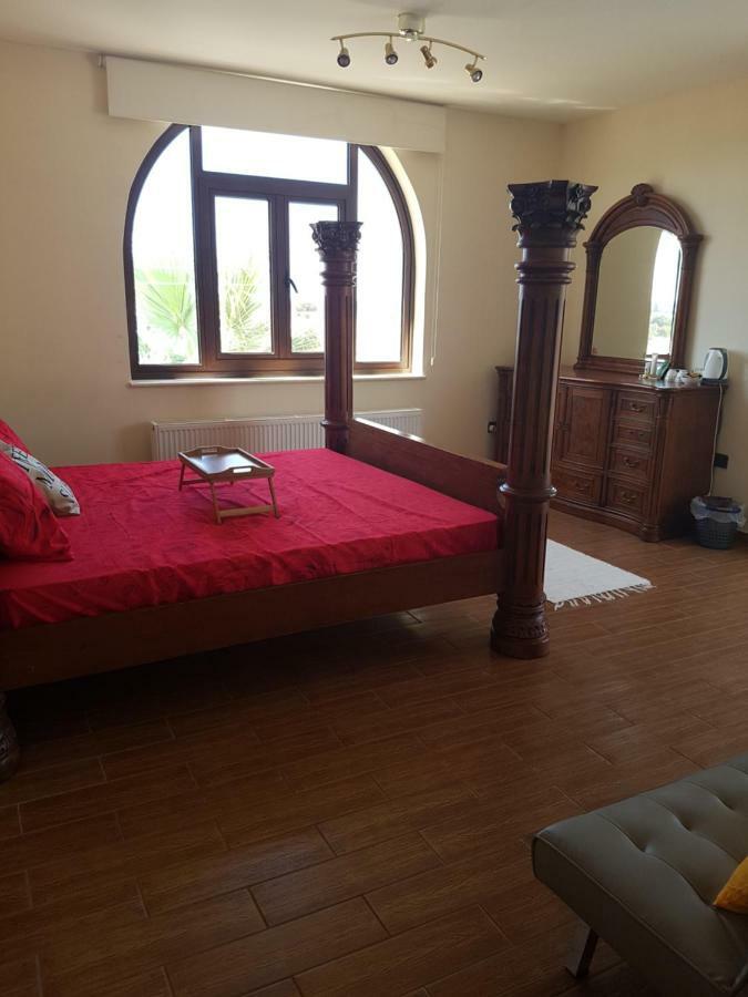 Larnaca Mansion Ideal For 3 Families Or More Екстер'єр фото