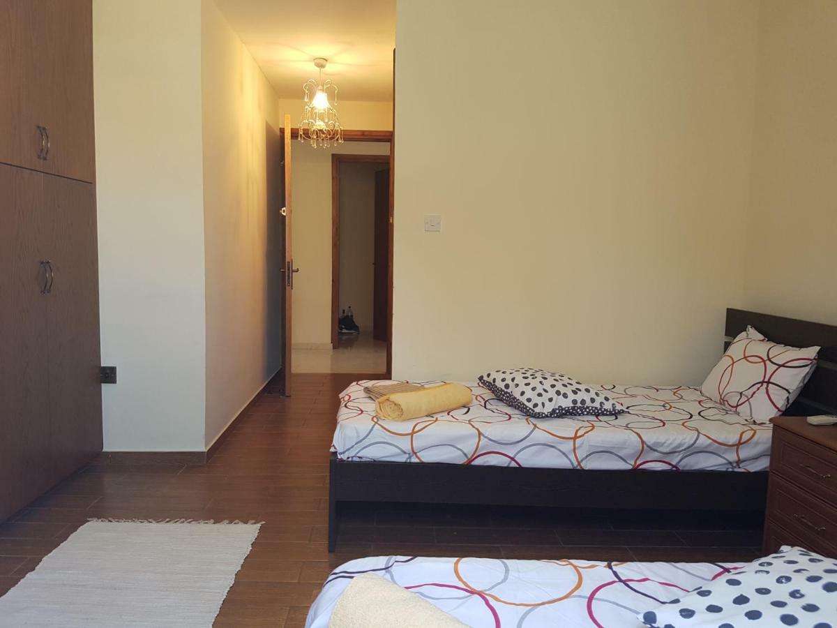 Larnaca Mansion Ideal For 3 Families Or More Екстер'єр фото