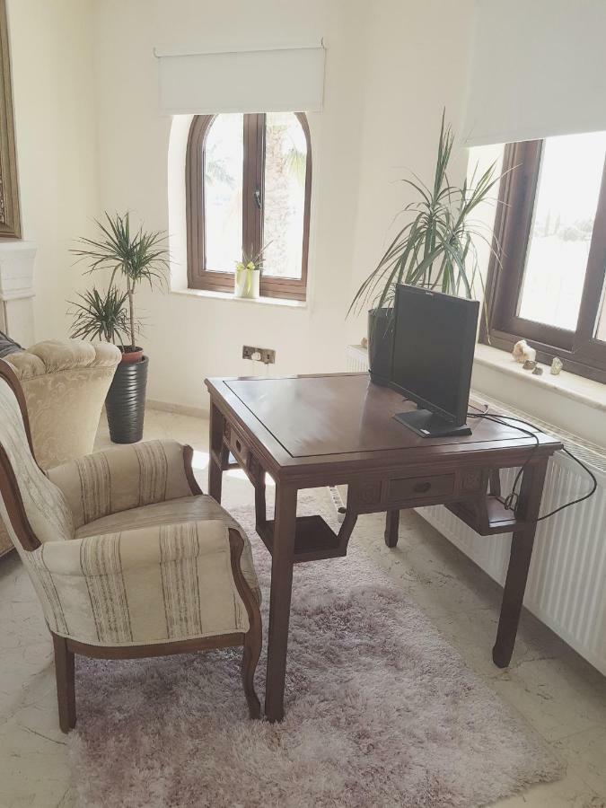 Larnaca Mansion Ideal For 3 Families Or More Екстер'єр фото
