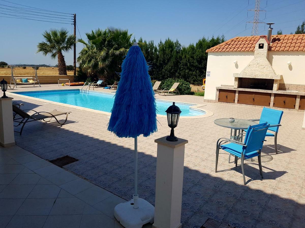 Larnaca Mansion Ideal For 3 Families Or More Екстер'єр фото