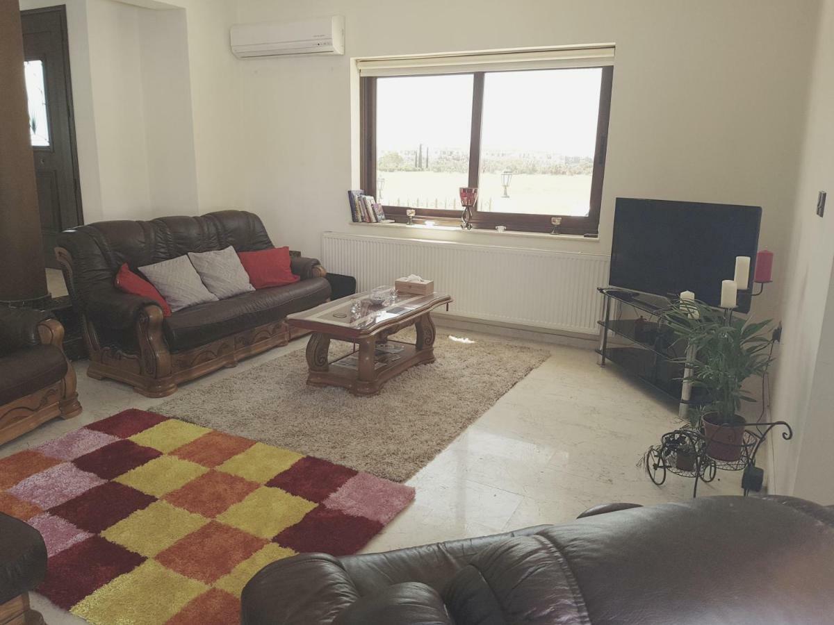 Larnaca Mansion Ideal For 3 Families Or More Екстер'єр фото