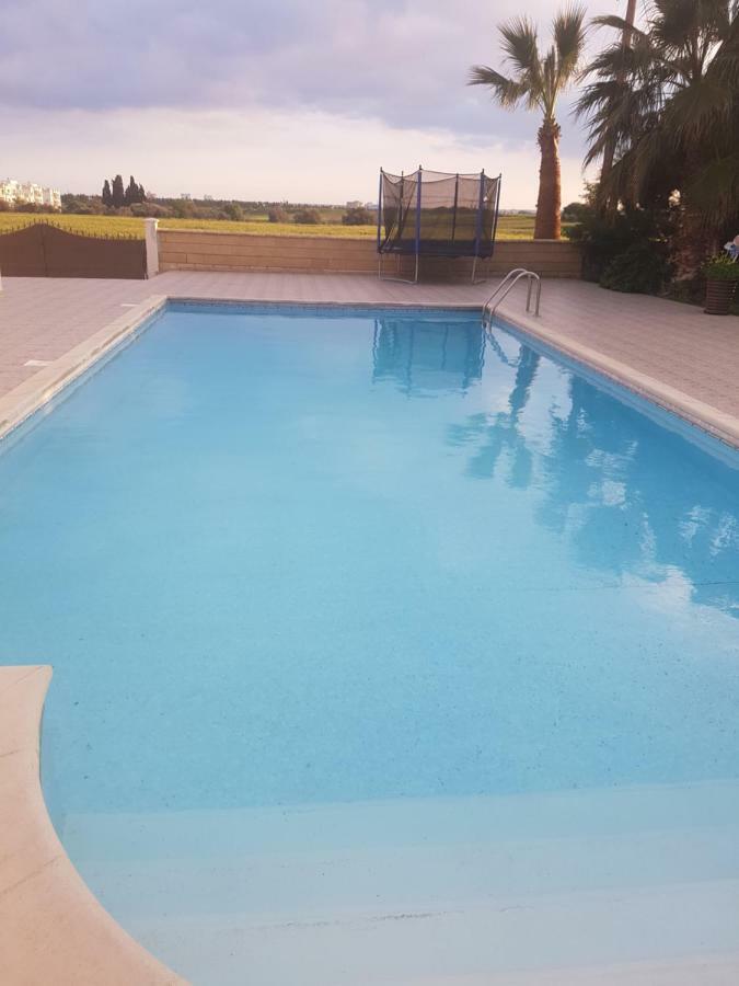 Larnaca Mansion Ideal For 3 Families Or More Екстер'єр фото